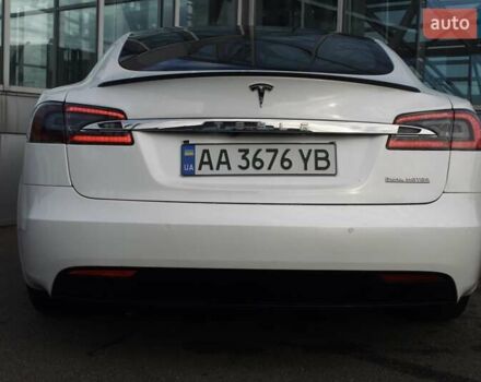 Белый Тесла Модель С, объемом двигателя 0 л и пробегом 117 тыс. км за 29700 $, фото 9 на Automoto.ua