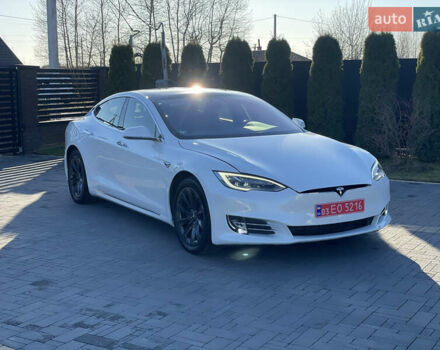 Белый Тесла Модель С, объемом двигателя 0 л и пробегом 135 тыс. км за 28300 $, фото 32 на Automoto.ua