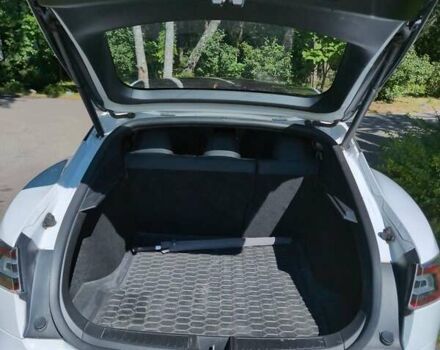 Белый Тесла Модель С, объемом двигателя 0 л и пробегом 49 тыс. км за 34500 $, фото 4 на Automoto.ua