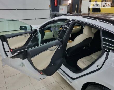 Білий Тесла Модель С, об'ємом двигуна 0 л та пробігом 50 тис. км за 29490 $, фото 26 на Automoto.ua