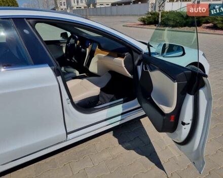 Білий Тесла Модель С, об'ємом двигуна 0 л та пробігом 50 тис. км за 29490 $, фото 19 на Automoto.ua