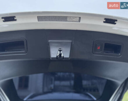 Белый Тесла Модель С, объемом двигателя 0 л и пробегом 104 тыс. км за 31500 $, фото 4 на Automoto.ua