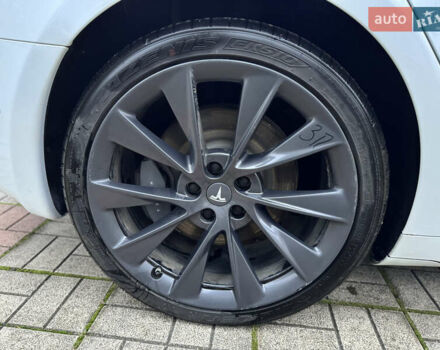 Белый Тесла Модель С, объемом двигателя 0 л и пробегом 104 тыс. км за 31500 $, фото 8 на Automoto.ua