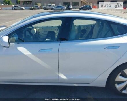 Белый Тесла Модель С, объемом двигателя 0 л и пробегом 50 тыс. км за 39990 $, фото 4 на Automoto.ua