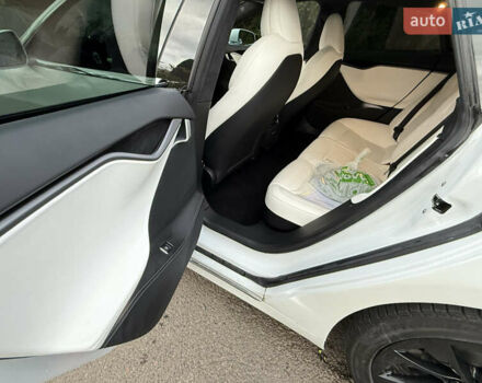 Білий Тесла Модель С, об'ємом двигуна 0 л та пробігом 120 тис. км за 25800 $, фото 16 на Automoto.ua