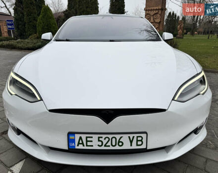 Белый Тесла Модель С, объемом двигателя 0 л и пробегом 53 тыс. км за 33999 $, фото 1 на Automoto.ua
