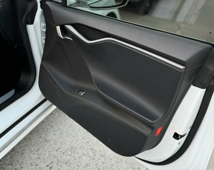 Белый Тесла Модель С, объемом двигателя 0 л и пробегом 69 тыс. км за 29900 $, фото 17 на Automoto.ua