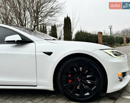 Белый Тесла Модель С, объемом двигателя 0 л и пробегом 53 тыс. км за 33999 $, фото 11 на Automoto.ua