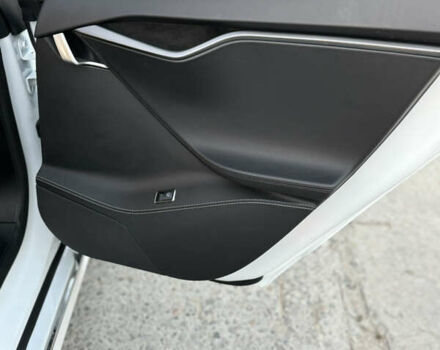 Белый Тесла Модель С, объемом двигателя 0 л и пробегом 69 тыс. км за 29900 $, фото 16 на Automoto.ua