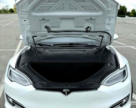 Білий Тесла Модель С, об'ємом двигуна 0 л та пробігом 75 тис. км за 29000 $, фото 5 на Automoto.ua