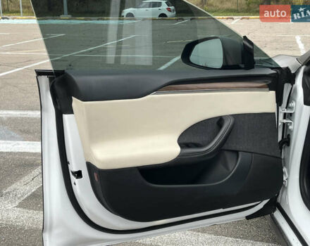 Белый Тесла Модель С, объемом двигателя 0 л и пробегом 68 тыс. км за 39900 $, фото 10 на Automoto.ua