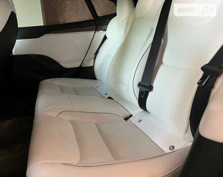 Белый Тесла Модель С, объемом двигателя 0 л и пробегом 20 тыс. км за 78000 $, фото 22 на Automoto.ua