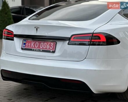 Белый Тесла Модель С, объемом двигателя 0 л и пробегом 68 тыс. км за 42000 $, фото 7 на Automoto.ua