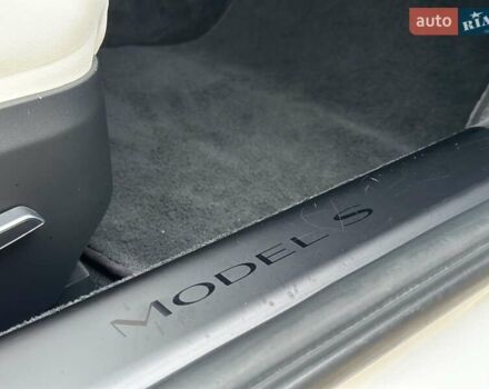Белый Тесла Модель С, объемом двигателя 0 л и пробегом 68 тыс. км за 42000 $, фото 30 на Automoto.ua