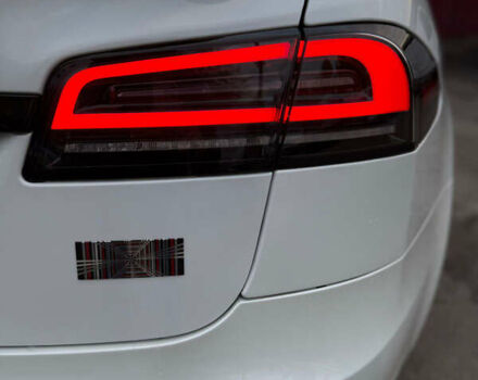 Белый Тесла Модель С, объемом двигателя 0 л и пробегом 25 тыс. км за 85000 $, фото 6 на Automoto.ua