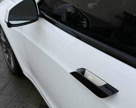 Белый Тесла Модель С, объемом двигателя 0 л и пробегом 60 тыс. км за 44990 $, фото 47 на Automoto.ua