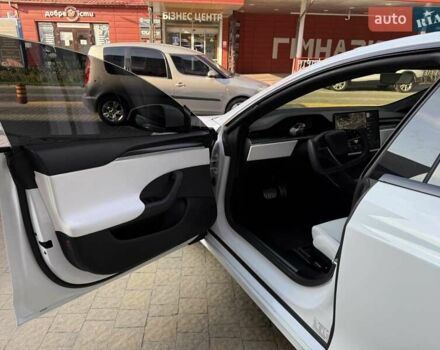 Білий Тесла Модель С, об'ємом двигуна 0 л та пробігом 19 тис. км за 59900 $, фото 10 на Automoto.ua