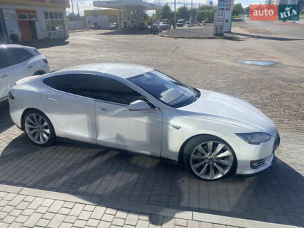 Тесла Модель С 2012 в Овруче на Automoto.ua Белый Тесла Модель С, объемом двигателя 0 л и пробегом 195 тыс. км за 12799 $, фото 1 на Automoto.ua