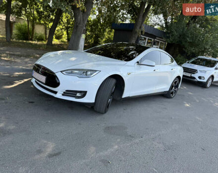 Белый Тесла Модель С, объемом двигателя 0 л и пробегом 202 тыс. км за 14500 $, фото 1 на Automoto.ua