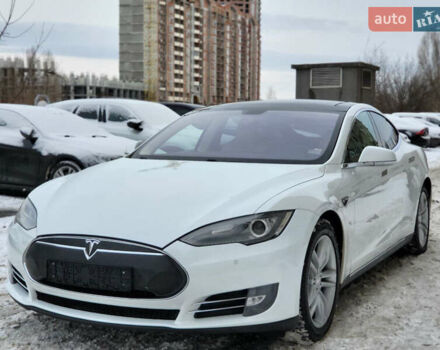 Белый Тесла Модель С, объемом двигателя 0 л и пробегом 177 тыс. км за 12700 $, фото 1 на Automoto.ua