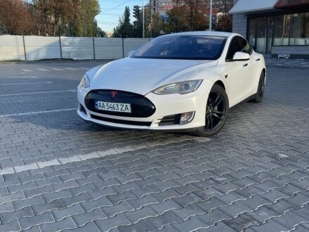 Белый Тесла Модель С, объемом двигателя 0 л и пробегом 125 тыс. км за 12000 $, фото 1 на Automoto.ua