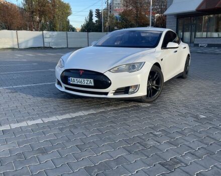 Белый Тесла Модель С, объемом двигателя 0 л и пробегом 125 тыс. км за 12000 $, фото 1 на Automoto.ua
