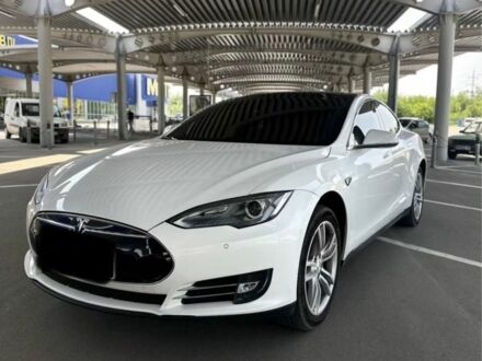 Тесла Модель С 2013 в Запорожье на Automoto.ua Белый Тесла Модель С, объемом двигателя 0 л и пробегом 200 тыс. км за 15000 $, фото 1 на Automoto.ua