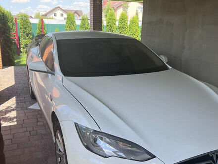 Белый Тесла Модель С, объемом двигателя 0 л и пробегом 138 тыс. км за 12000 $, фото 1 на Automoto.ua