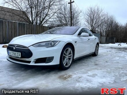 Белый Тесла Модель С, объемом двигателя 0 л и пробегом 190 тыс. км за 11111 $, фото 1 на Automoto.ua