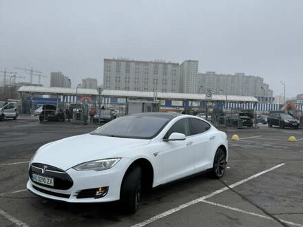 Белый Тесла Модель С, объемом двигателя 0 л и пробегом 118 тыс. км за 11500 $, фото 1 на Automoto.ua