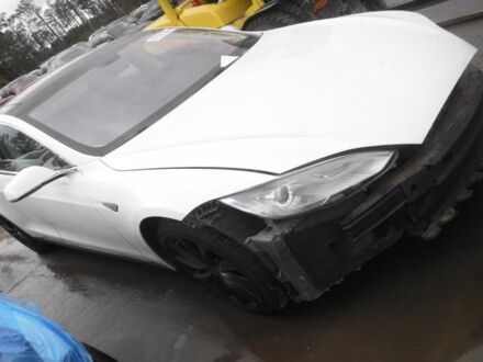 Тесла Модель С 2013 в Ивано-Франковске на Automoto.ua Белый Тесла Модель С, объемом двигателя 0 л и пробегом 210 тыс. км за 8200 $, фото 1 на Automoto.ua