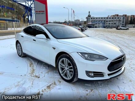 Белый Тесла Модель С, объемом двигателя 85 л и пробегом 181 тыс. км за 12500 $, фото 1 на Automoto.ua