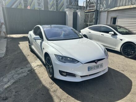 Тесла Модель С 2013 в Одессе на Automoto.ua Белый Тесла Модель С, объемом двигателя 0 л и пробегом 138 тыс. км за 18000 $, фото 1 на Automoto.ua