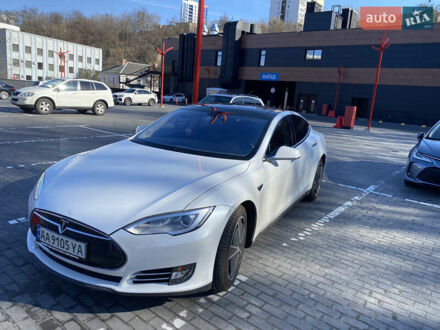 Тесла Модель С 2013 у Києві на Automoto.ua Білий Тесла Модель С, об'ємом двигуна 0 л та пробігом 187 тис. км за 14900 $, фото 1 на Automoto.ua