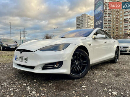 Тесла Модель С 2013 в Киеве на Automoto.ua Белый Тесла Модель С, объемом двигателя 0 л и пробегом 210 тыс. км за 13100 $, фото 1 на Automoto.ua