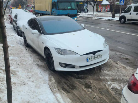 Белый Тесла Модель С, объемом двигателя 0 л и пробегом 255 тыс. км за 12300 $, фото 1 на Automoto.ua