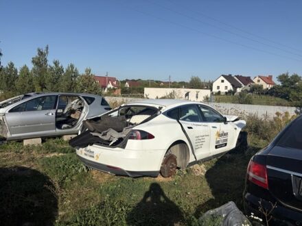Білий Тесла Модель С, об'ємом двигуна 0 л та пробігом 200 тис. км за 2309 $, фото 1 на Automoto.ua