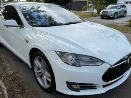 Тесла Модель С 2013 у Чернівцях на Automoto.ua Білий Тесла Модель С, об'ємом двигуна 0 л та пробігом 105 тис. км за 10300 $, фото 1 на Automoto.ua