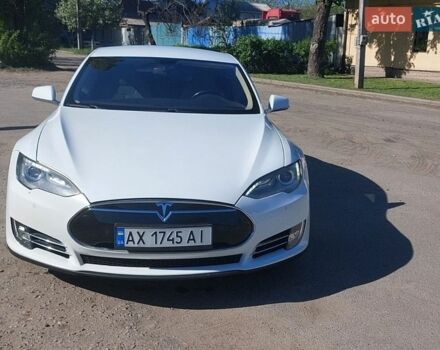 Белый Тесла Модель С, объемом двигателя 0 л и пробегом 150 тыс. км за 13500 $, фото 1 на Automoto.ua