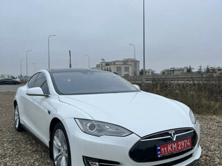 Белый Тесла Модель С, объемом двигателя 0 л и пробегом 162 тыс. км за 13990 $, фото 1 на Automoto.ua