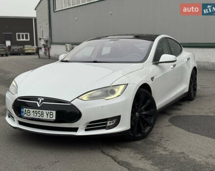 Белый Тесла Модель С, объемом двигателя 0 л и пробегом 80 тыс. км за 13500 $, фото 1 на Automoto.ua