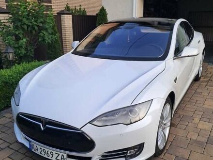 Белый Тесла Модель С, объемом двигателя 0 л и пробегом 186 тыс. км за 15600 $, фото 1 на Automoto.ua