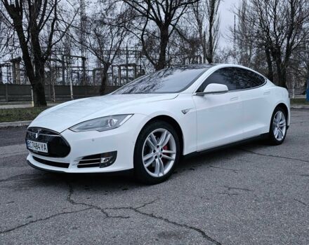 Білий Тесла Модель С, об'ємом двигуна 0 л та пробігом 69 тис. км за 16000 $, фото 1 на Automoto.ua