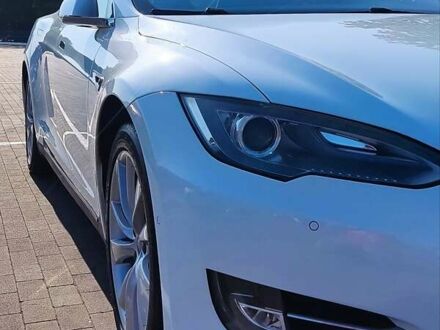 Тесла Модель С 2014 в Одессе на Automoto.ua Белый Тесла Модель С, объемом двигателя 0 л и пробегом 192 тыс. км за 13800 $, фото 1 на Automoto.ua