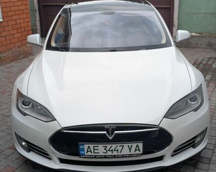 Белый Тесла Модель С, объемом двигателя 0 л и пробегом 200 тыс. км за 11500 $, фото 1 на Automoto.ua