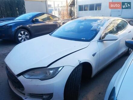 Тесла Модель С 2014 в Львове на Automoto.ua Белый Тесла Модель С, объемом двигателя 0 л и пробегом 125 тыс. км за 6500 $, фото 1 на Automoto.ua
