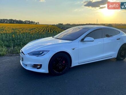 Белый Тесла Модель С, объемом двигателя 0 л и пробегом 168 тыс. км за 14500 $, фото 1 на Automoto.ua