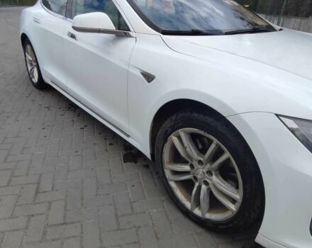 Белый Тесла Модель С, объемом двигателя 0 л и пробегом 206 тыс. км за 11000 $, фото 1 на Automoto.ua
