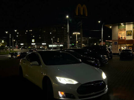 Білий Тесла Модель С, об'ємом двигуна 0 л та пробігом 152 тис. км за 23999 $, фото 1 на Automoto.ua