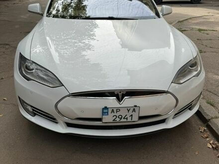 Белый Тесла Модель С, объемом двигателя 0 л и пробегом 300 тыс. км за 12500 $, фото 1 на Automoto.ua